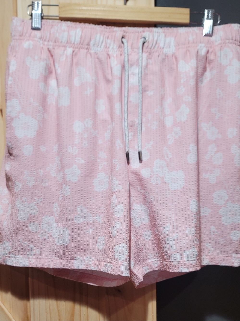 surf style Pink & White Floral Men's Swim Trunks
